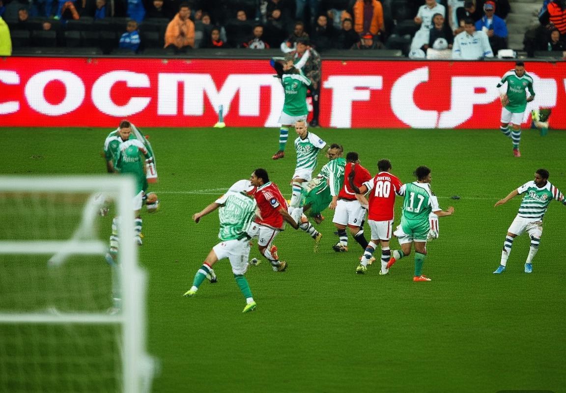 2002年温布利经典对决：阿森纳VS曼联巅峰之战回顾(图2)